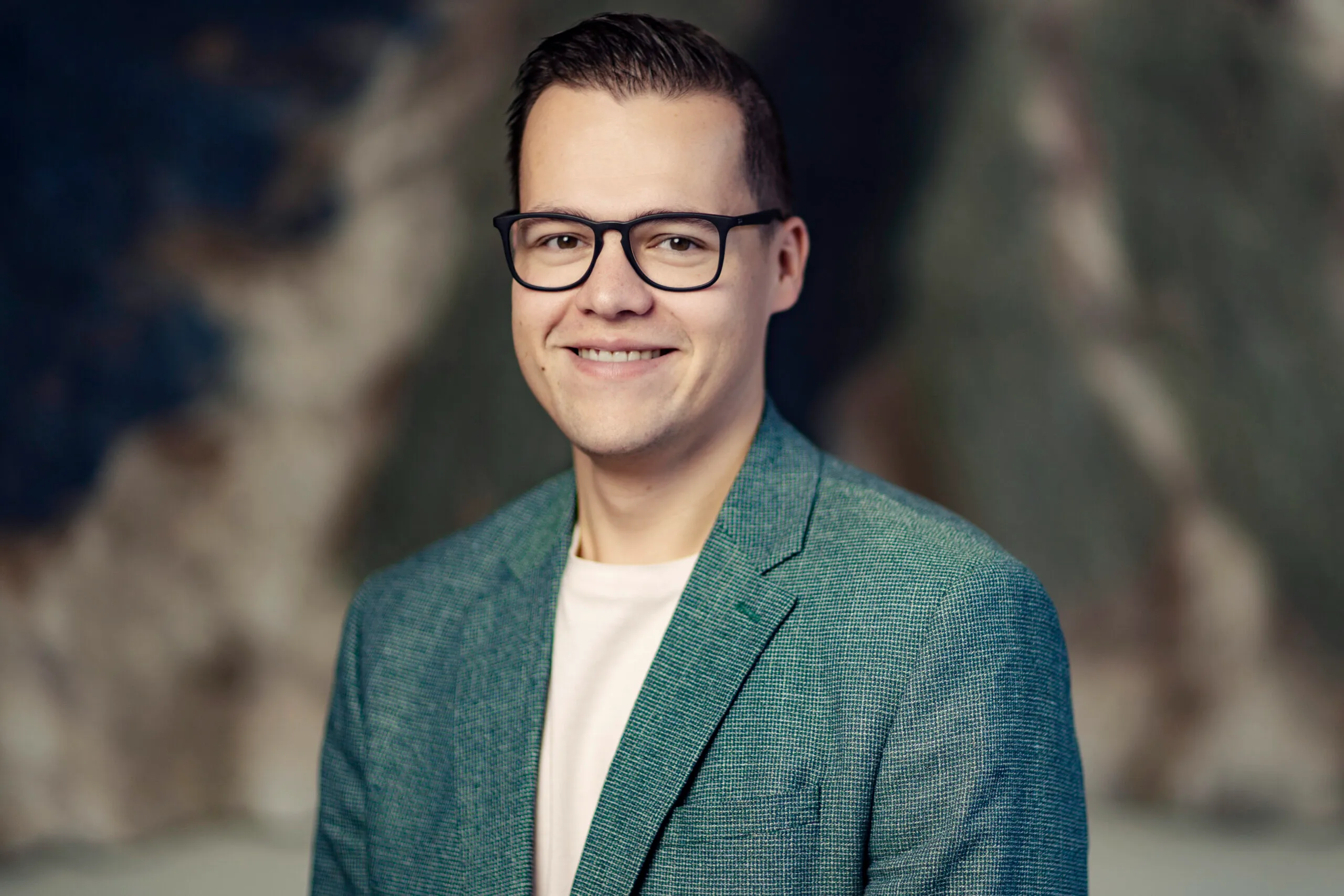 Portretfoto van Tymon van den Burg, Teamleider Service Centrum bij Intramed