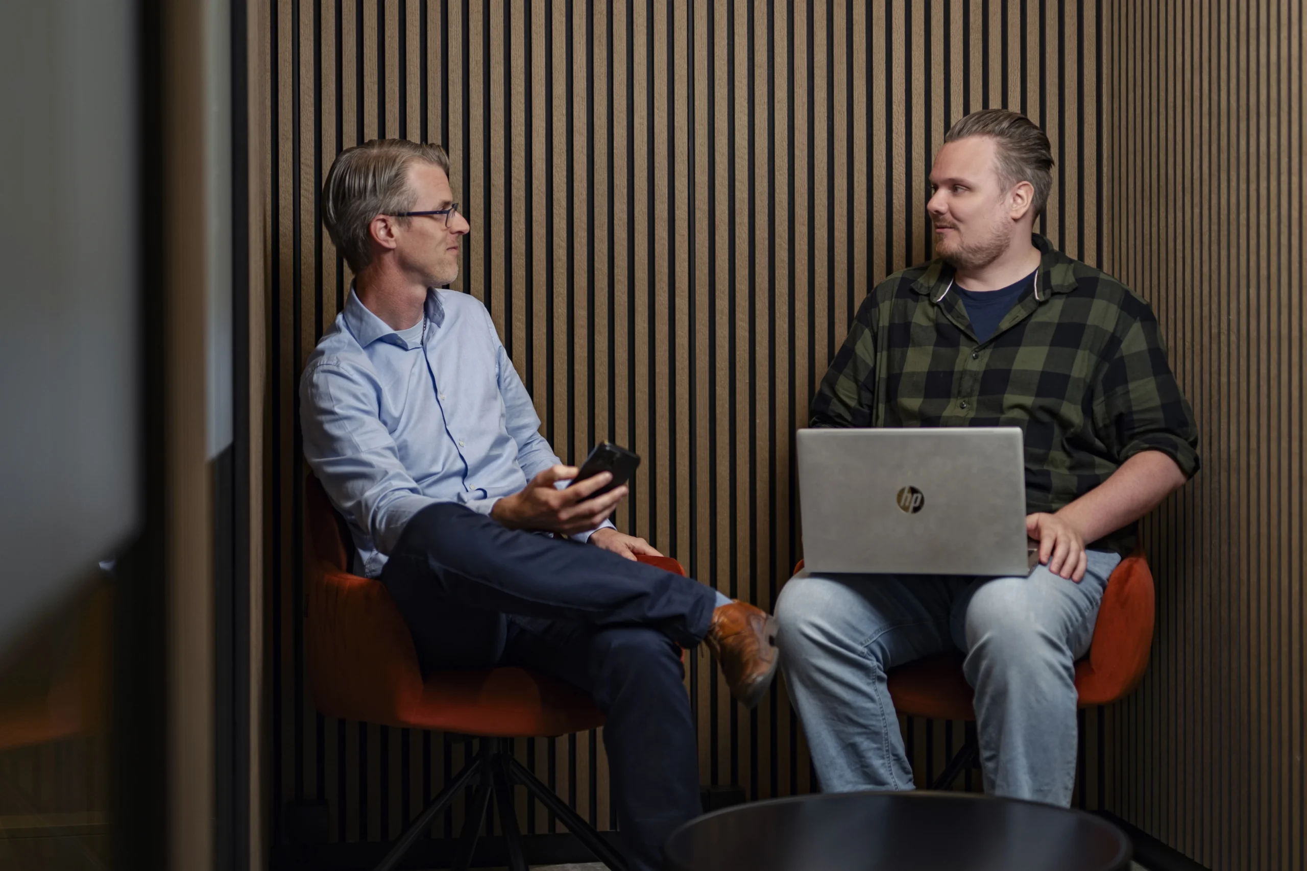 De Managing Director en Product owner van Intramed overleggen